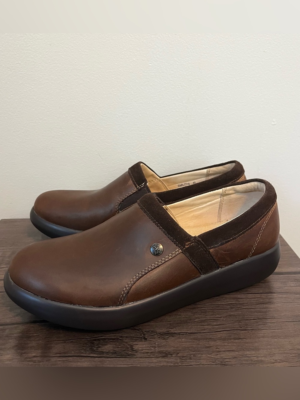 Alegria Emry Brown Oiled Leather Slip On Women’s Loafers Size 40 9.5-10